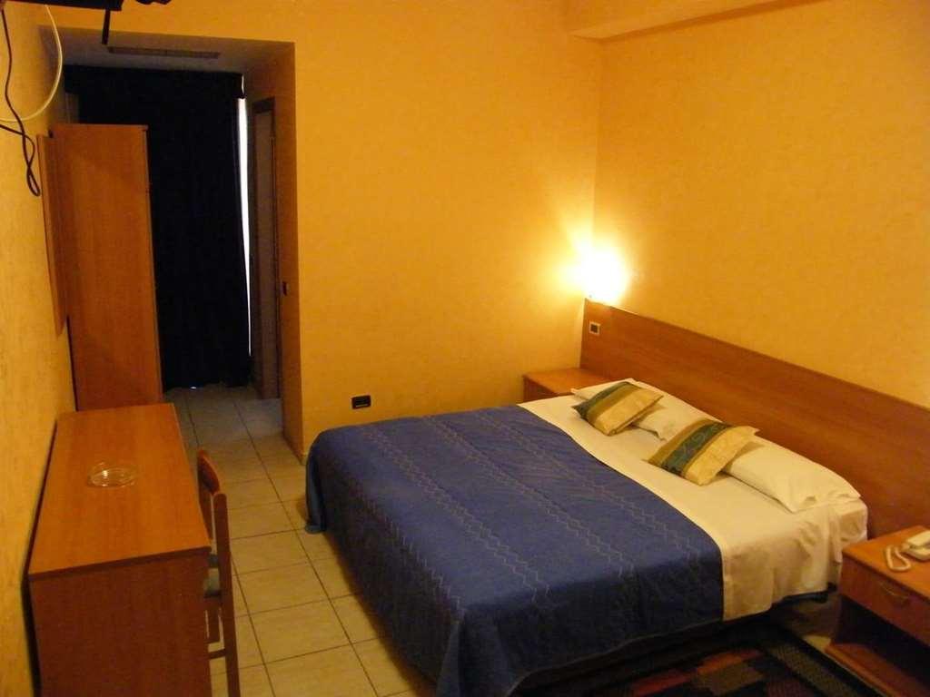Hotel Residence Memmina Frosinone Pokój zdjęcie